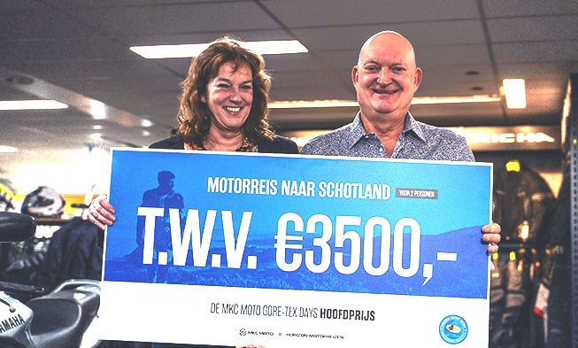 Hoofdprijs Motorreis naar Schotland uitgereikt in Uithoorn